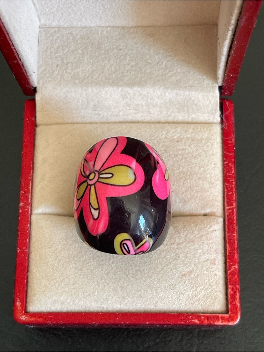 Vintage plastic Statement Ring.